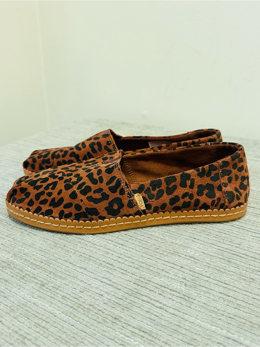 TOMS Alpargata Leather Wrap Womens Leopard Print Suede Slip On Flats Shoes 6,5